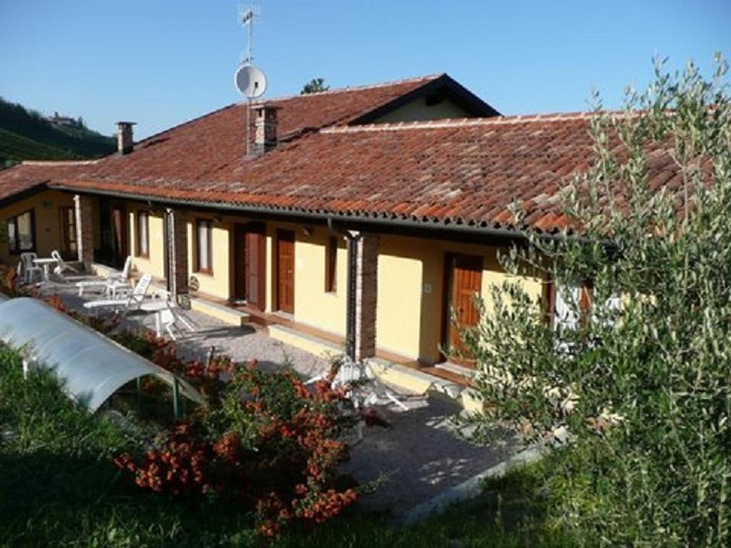 Agriturismo Il Ciabot بارولو المظهر الخارجي الصورة